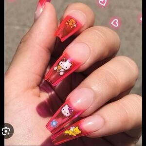 Tre She Hello Kitty glue on nails